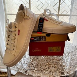 NWT Levi’s Men’s Neil Lo Olympic Shoe in White/Tan Size 8